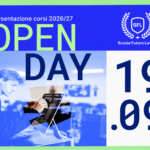 Card azzurra che riporta la data del 19 settembre
